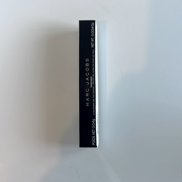 Marc Jacob's FineLiner Ultra skinny gel eye liner crayon shade blacquer - Picture 1 of 3